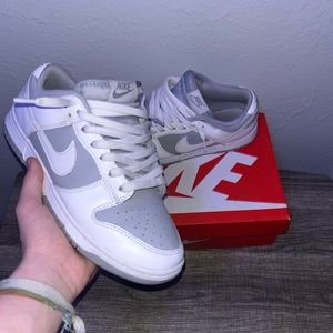 Nike dunk low size 7